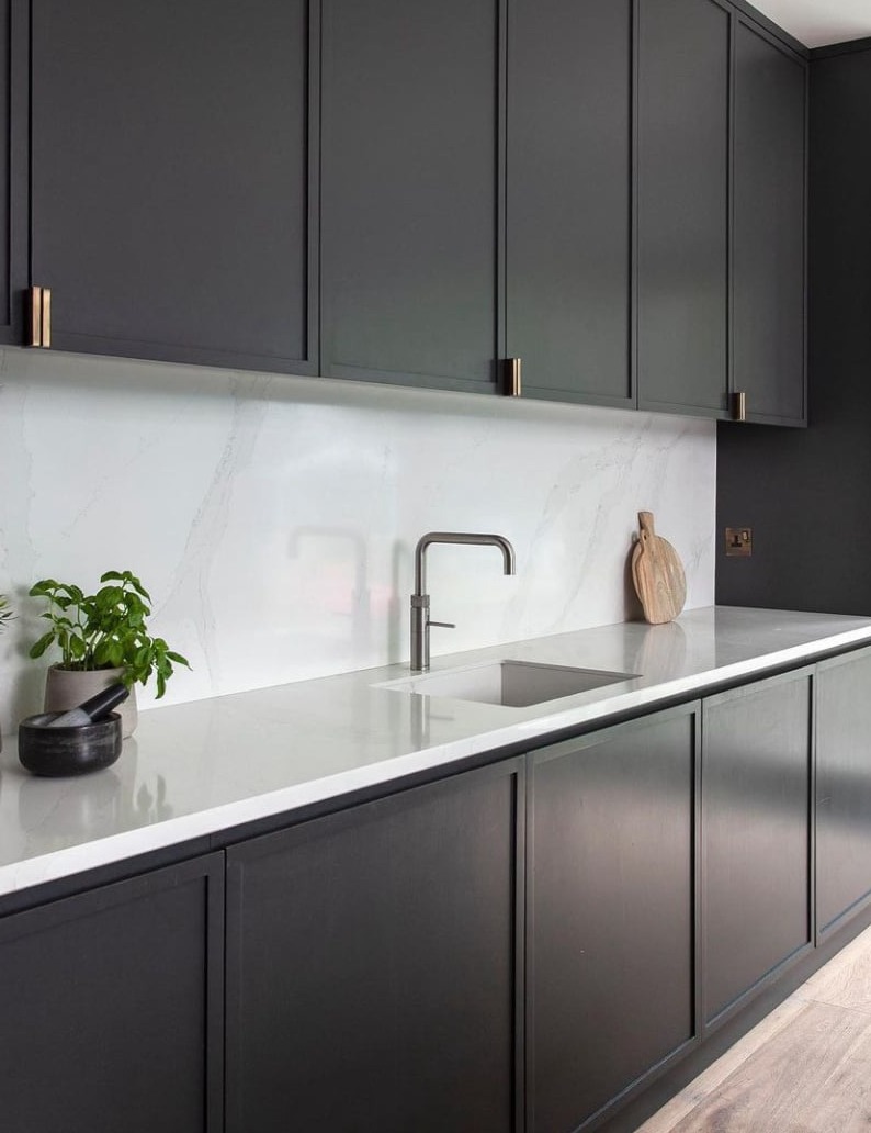 Euro Shaker cabinet doors in a kitchen